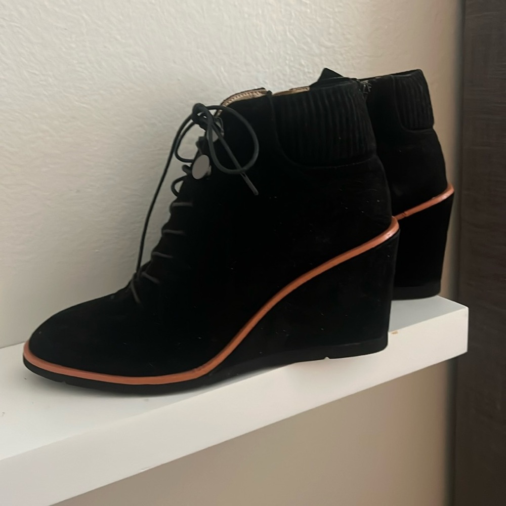 JB Martin tie-up ankle boots